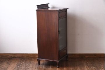 アンティーク家具　イギリスアンティーク　マホガニー材　気品漂う小振りなキャビネット(レコードケース、ミュージックキャビネット)
