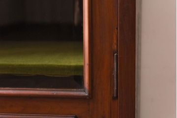 アンティーク家具　イギリスアンティーク　マホガニー材　気品漂う小振りなキャビネット(レコードケース、ミュージックキャビネット)