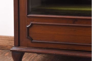 アンティーク家具　イギリスアンティーク　マホガニー材　気品漂う小振りなキャビネット(レコードケース、ミュージックキャビネット)