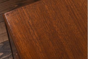 ヴィンテージ家具　北欧ビンテージ　G-PLAN　温かな雰囲気づくりに活躍するチーク材のチェスト(ローチェスト、引き出し)