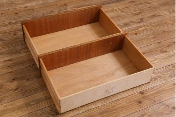 ビンテージ家具　北欧ヴィンテージ　チーク材　四角い取っ手がレトロな雰囲気のサイドボード(キャビネット、リビングボード、収納棚)