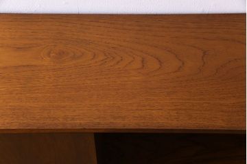 ビンテージ家具　北欧ヴィンテージ　チーク材　四角い取っ手がレトロな雰囲気のサイドボード(キャビネット、リビングボード、収納棚)