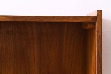 ビンテージ家具　北欧ヴィンテージ　チーク材　四角い取っ手がレトロな雰囲気のサイドボード(キャビネット、リビングボード、収納棚)
