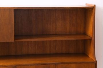 ビンテージ家具　北欧ヴィンテージ　チーク材　四角い取っ手がレトロな雰囲気のサイドボード(キャビネット、リビングボード、収納棚)