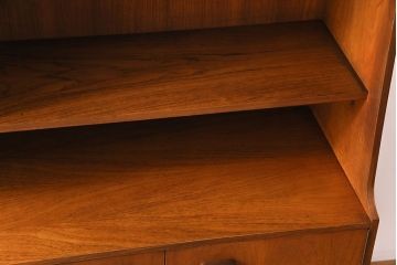 ビンテージ家具　北欧ヴィンテージ　チーク材　四角い取っ手がレトロな雰囲気のサイドボード(キャビネット、リビングボード、収納棚)