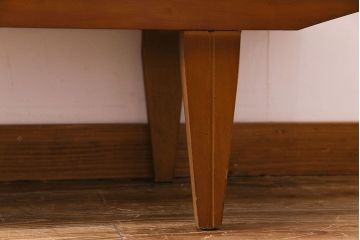 ビンテージ家具　北欧ヴィンテージ　チーク材　四角い取っ手がレトロな雰囲気のサイドボード(キャビネット、リビングボード、収納棚)