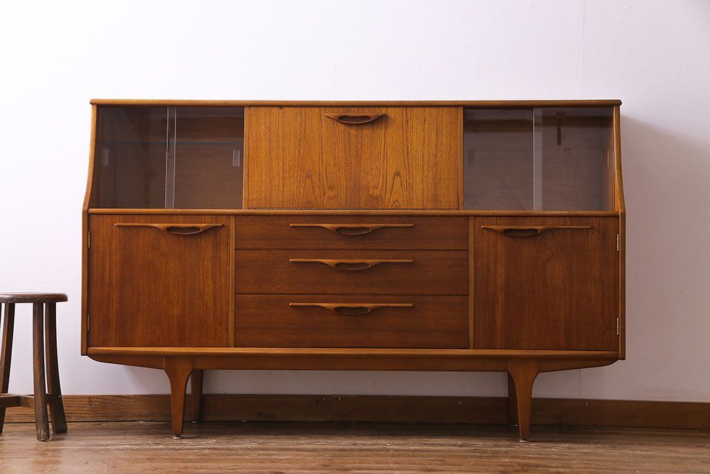 ビンテージ家具　北欧ヴィンテージ　チーク材　リキュールキャビネット付きのサイドボード(ダイニングボード、リビングボード、収納棚)