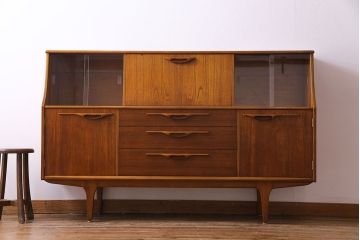 ビンテージ家具　北欧ヴィンテージ　チーク材　リキュールキャビネット付きのサイドボード(ダイニングボード、リビングボード、収納棚)