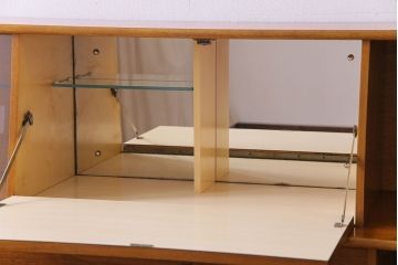 ビンテージ家具　北欧ヴィンテージ　チーク材　リキュールキャビネット付きのサイドボード(ダイニングボード、リビングボード、収納棚)