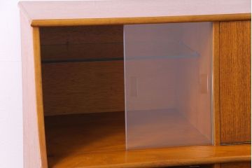 ビンテージ家具　北欧ヴィンテージ　チーク材　リキュールキャビネット付きのサイドボード(ダイニングボード、リビングボード、収納棚)