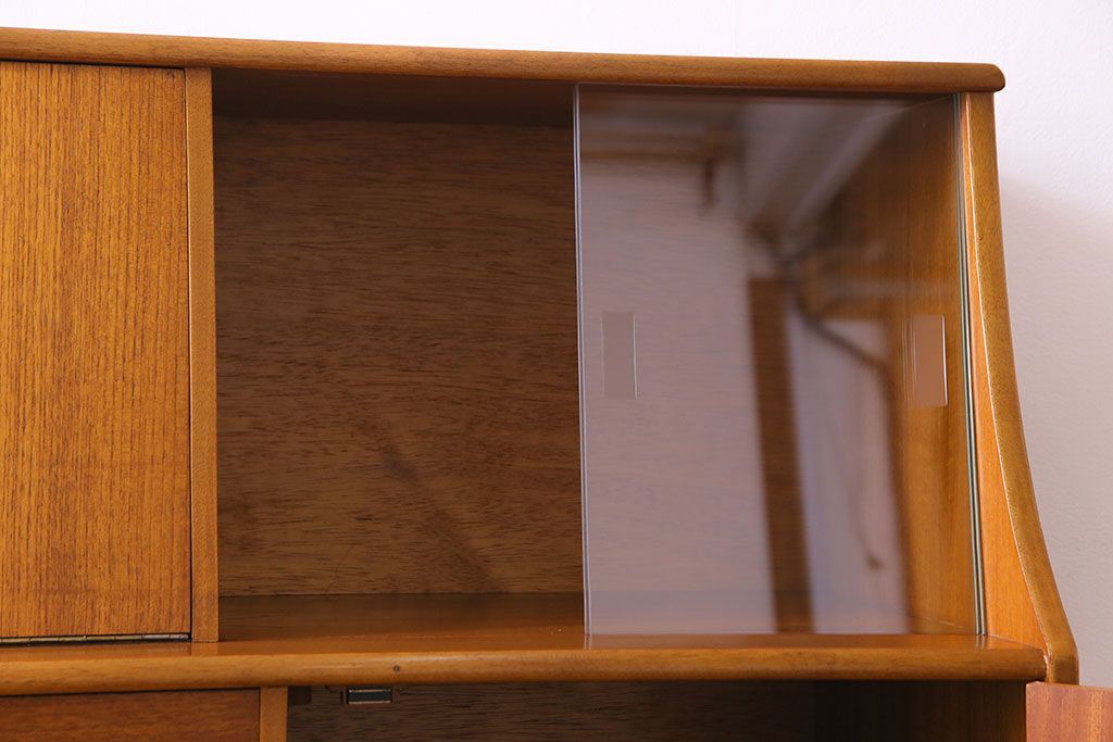 ビンテージ家具　北欧ヴィンテージ　チーク材　リキュールキャビネット付きのサイドボード(ダイニングボード、リビングボード、収納棚)