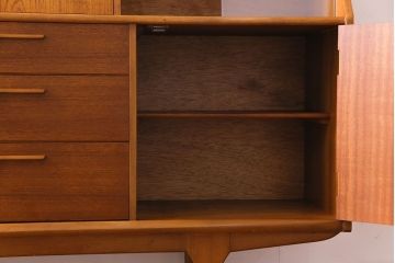 ビンテージ家具　北欧ヴィンテージ　チーク材　リキュールキャビネット付きのサイドボード(ダイニングボード、リビングボード、収納棚)