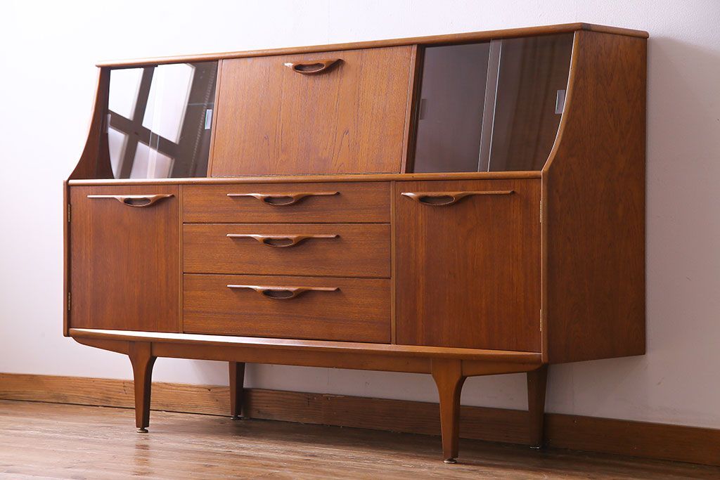 ビンテージ家具　北欧ヴィンテージ　チーク材　リキュールキャビネット付きのサイドボード(ダイニングボード、リビングボード、収納棚)