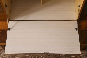 ビンテージ家具　北欧ヴィンテージ　チーク材　リキュールキャビネット付きのサイドボード(ダイニングボード、リビングボード、収納棚)