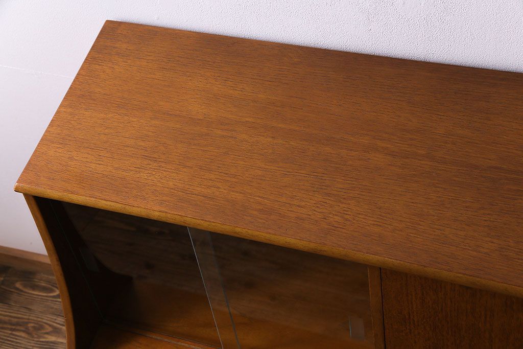 ビンテージ家具　北欧ヴィンテージ　チーク材　リキュールキャビネット付きのサイドボード(ダイニングボード、リビングボード、収納棚)