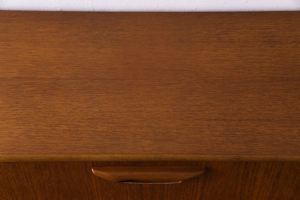 ビンテージ家具　北欧ヴィンテージ　チーク材　リキュールキャビネット付きのサイドボード(ダイニングボード、リビングボード、収納棚)