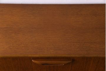 ビンテージ家具　北欧ヴィンテージ　チーク材　リキュールキャビネット付きのサイドボード(ダイニングボード、リビングボード、収納棚)