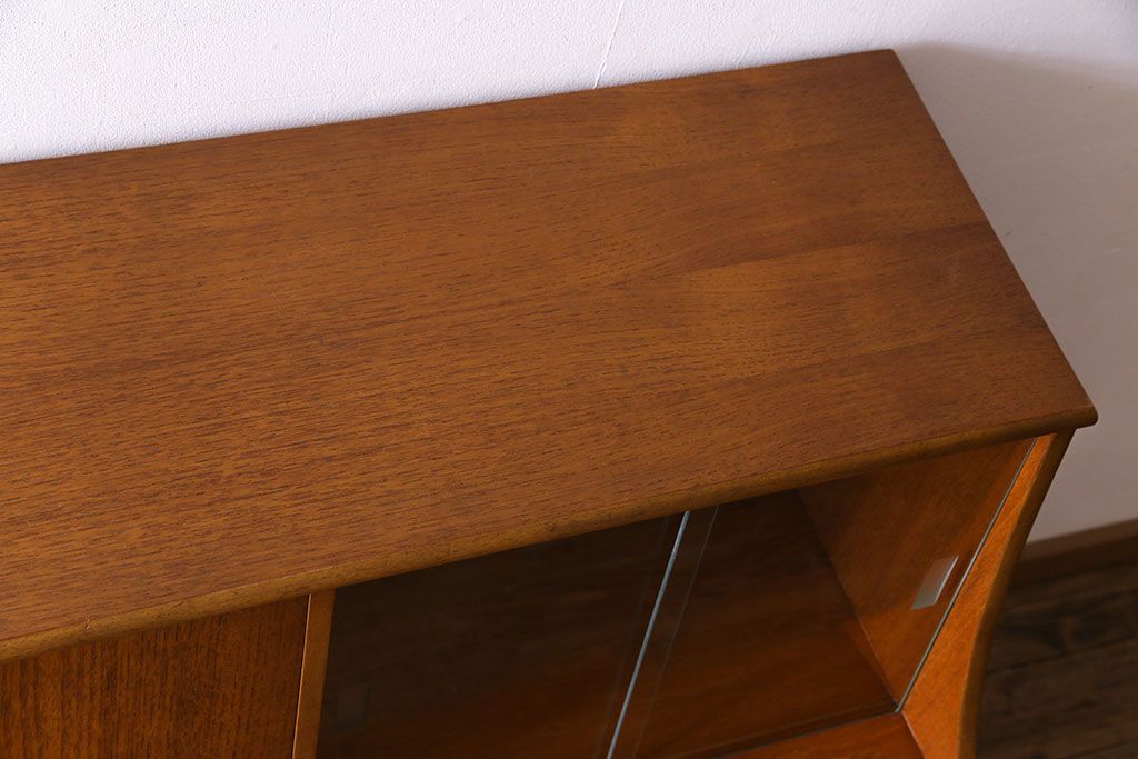 ビンテージ家具　北欧ヴィンテージ　チーク材　リキュールキャビネット付きのサイドボード(ダイニングボード、リビングボード、収納棚)