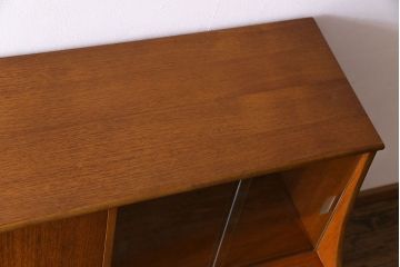 ビンテージ家具　北欧ヴィンテージ　チーク材　リキュールキャビネット付きのサイドボード(ダイニングボード、リビングボード、収納棚)