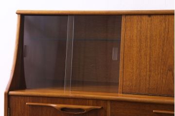 ビンテージ家具　北欧ヴィンテージ　チーク材　リキュールキャビネット付きのサイドボード(ダイニングボード、リビングボード、収納棚)