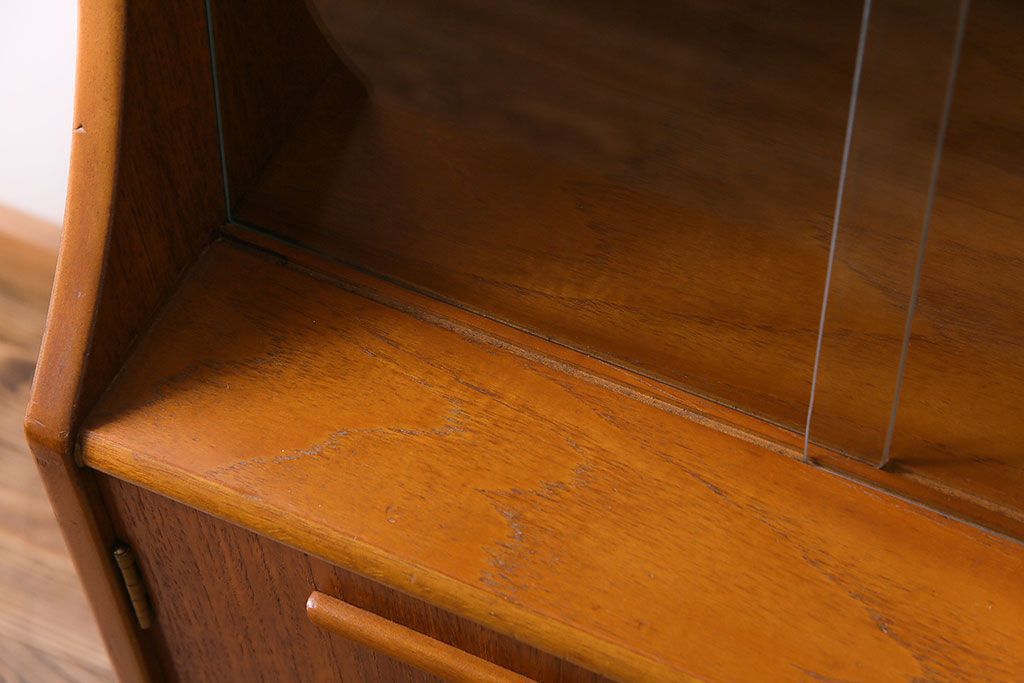 ビンテージ家具　北欧ヴィンテージ　チーク材　リキュールキャビネット付きのサイドボード(ダイニングボード、リビングボード、収納棚)