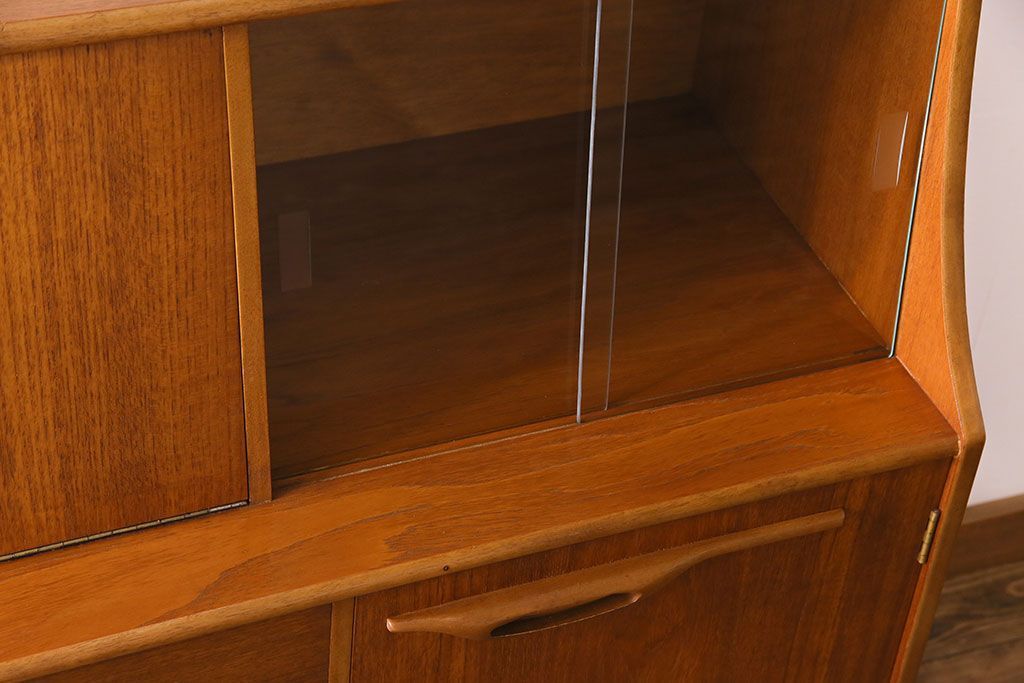 ビンテージ家具　北欧ヴィンテージ　チーク材　リキュールキャビネット付きのサイドボード(ダイニングボード、リビングボード、収納棚)