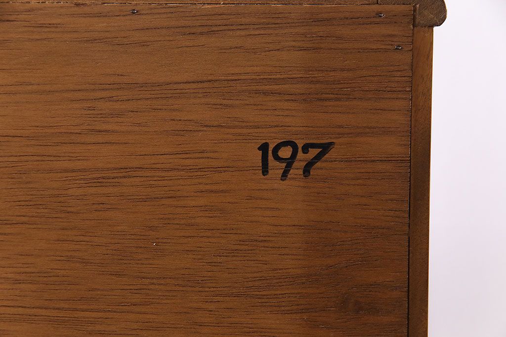 ビンテージ家具　北欧ヴィンテージ　チーク材　リキュールキャビネット付きのサイドボード(ダイニングボード、リビングボード、収納棚)