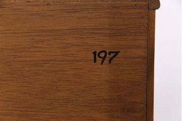 ビンテージ家具　北欧ヴィンテージ　チーク材　リキュールキャビネット付きのサイドボード(ダイニングボード、リビングボード、収納棚)