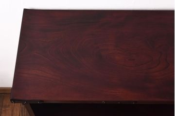 中古美品　岩谷堂箪笥　桜木家具店製　緻密な彫りと意匠が魅力の飾り棚(茶棚)