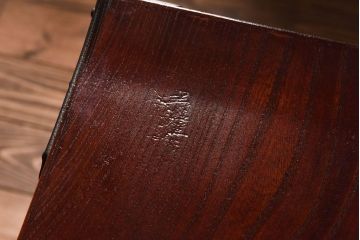 中古美品　岩谷堂箪笥　桜木家具店製　緻密な彫りと意匠が魅力の飾り棚(茶棚)