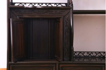 民芸家具　黒檀材　花鳥図　高級感漂う和の空間づくりにおすすめな飾り棚(茶棚、戸棚)