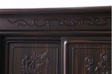 民芸家具　黒檀材　花鳥図　高級感漂う和の空間づくりにおすすめな飾り棚(茶棚、戸棚)