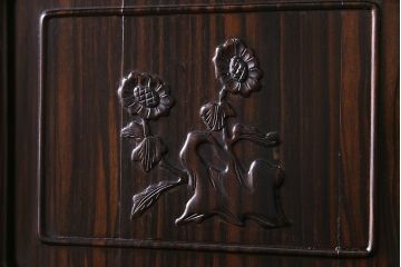 民芸家具　黒檀材　花鳥図　高級感漂う和の空間づくりにおすすめな飾り棚(茶棚、戸棚)