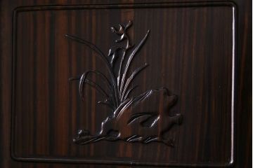 民芸家具　黒檀材　花鳥図　高級感漂う和の空間づくりにおすすめな飾り棚(茶棚、戸棚)