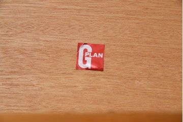 ヴィンテージ家具　北欧ビンテージ　G-PLAN(ジープラン)　Form FIVE(フォーム ファイブ)　チーク材　真鍮取っ手がお洒落なドレッサー(ドレッシングチェスト、鏡台)