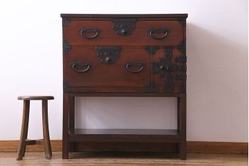 アンティーク家具　和製アンティーク　前板ケヤキ材　脚付き　モダンで個性的な庄内箪笥サイドボード(衣装箪笥、チェスト)