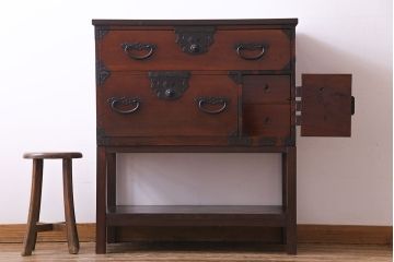 アンティーク家具　和製アンティーク　前板ケヤキ材　脚付き　モダンで個性的な庄内箪笥サイドボード(衣装箪笥、チェスト)