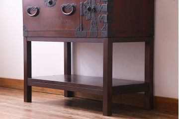 アンティーク家具　和製アンティーク　前板ケヤキ材　脚付き　モダンで個性的な庄内箪笥サイドボード(衣装箪笥、チェスト)