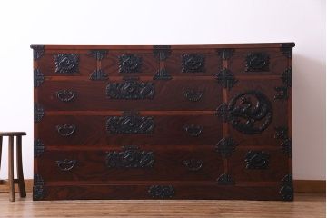 中古美品　岩谷堂箪笥　かくし付き　鳳凰紋　大振りな六尺整理箪笥(衣装箪笥、チェスト)