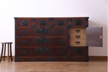 中古美品　岩谷堂箪笥　かくし付き　鳳凰紋　大振りな六尺整理箪笥(衣装箪笥、チェスト)