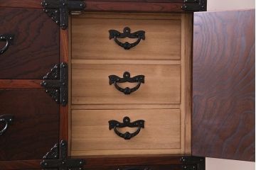 中古美品　岩谷堂箪笥　かくし付き　鳳凰紋　大振りな六尺整理箪笥(衣装箪笥、チェスト)