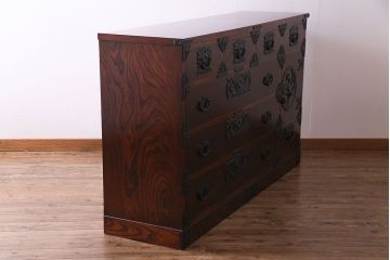 中古美品　岩谷堂箪笥　かくし付き　鳳凰紋　大振りな六尺整理箪笥(衣装箪笥、チェスト)