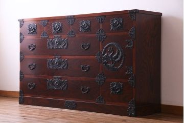 中古美品　岩谷堂箪笥　かくし付き　鳳凰紋　大振りな六尺整理箪笥(衣装箪笥、チェスト)