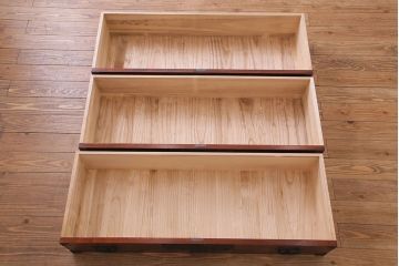 中古美品　岩谷堂箪笥　かくし付き　鳳凰紋　大振りな六尺整理箪笥(衣装箪笥、チェスト)