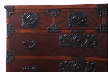中古美品　岩谷堂箪笥　かくし付き　鳳凰紋　大振りな六尺整理箪笥(衣装箪笥、チェスト)