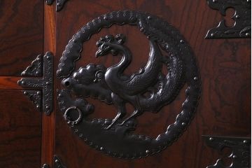 中古美品　岩谷堂箪笥　かくし付き　鳳凰紋　大振りな六尺整理箪笥(衣装箪笥、チェスト)