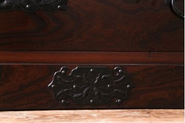 中古美品　岩谷堂箪笥　かくし付き　鳳凰紋　大振りな六尺整理箪笥(衣装箪笥、チェスト)