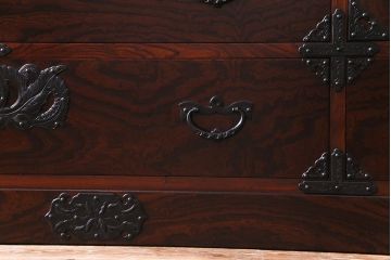 中古美品　岩谷堂箪笥　かくし付き　鳳凰紋　大振りな六尺整理箪笥(衣装箪笥、チェスト)