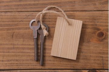 中古美品　岩谷堂箪笥　かくし付き　鳳凰紋　大振りな六尺整理箪笥(衣装箪笥、チェスト)