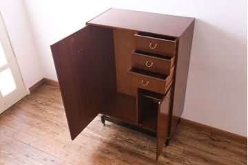 ヴィンテージ家具　G-PLAN　北欧ビンテージ　BBシリーズ　ハンガー掛け付きワードローブ(キャビネット)